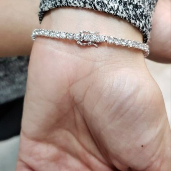 14Kt Gold 5.50 Ct Genuine Diamond Tennis Bracelet - Picture 4 of 4